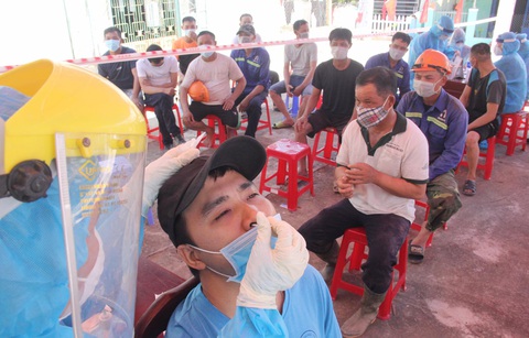 Xét nghiệm gộp thần tốc, Đà Nẵng khống chế dịch - Ảnh 1. Xét nghiệm gộp thần tốc, Đà Nẵng khống chế dịch - Ảnh 1.