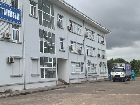 NÓNG: Phát hiện 375 công nhân ở Bắc Giang mắc COVID-19, Bộ Y tế họp khẩn - Ảnh 3. NÓNG: Phát hiện 375 công nhân ở Bắc Giang mắc COVID-19, Bộ Y tế họp khẩn - Ảnh 3.