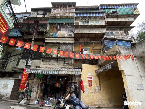 Hà Nội yêu cầu cuối tháng 5 phải báo cáo kế hoạch xây lại chung cư cũ 60 Thổ Quan - Ảnh 1. Hà Nội yêu cầu cuối tháng 5 phải báo cáo kế hoạch xây lại chung cư cũ 60 Thổ Quan - Ảnh 1.