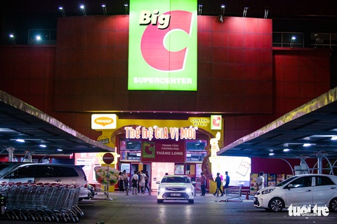 Tạm đóng cửa, phun khử khuẩn siêu thị Big C vì khách F0, bác tin đồn người đàn ông Ấn ngất, nôn ói - Ảnh 1. Tạm đóng cửa, phun khử khuẩn siêu thị Big C vì khách F0, bác tin đồn người đàn ông Ấn ngất, nôn ói - Ảnh 1.