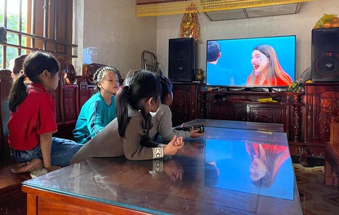 Giải trí ở nhà, cỡ nào cũng đụng... YouTube - Ảnh 1. Giải trí ở nhà, cỡ nào cũng đụng... YouTube - Ảnh 1.