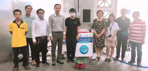 Sinh viên Bách khoa chế tạo máy đo thân nhiệt, nhắc đeo khẩu trang bằng giọng nói - Ảnh 1. Sinh viên Bách khoa chế tạo máy đo thân nhiệt, nhắc đeo khẩu trang bằng giọng nói - Ảnh 1.