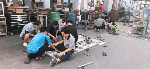 Sinh viên Bách khoa chế tạo máy đo thân nhiệt, nhắc đeo khẩu trang bằng giọng nói - Ảnh 2. Sinh viên Bách khoa chế tạo máy đo thân nhiệt, nhắc đeo khẩu trang bằng giọng nói - Ảnh 2.