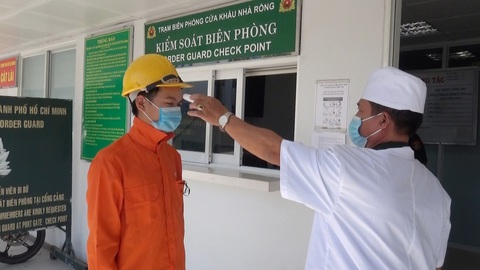 Vận động người dân ký cam kết không lén lút tiếp xúc thủy thủ, tiếp tay nhập cảnh trái phép - Ảnh 3. Vận động người dân ký cam kết không lén lút tiếp xúc thủy thủ, tiếp tay nhập cảnh trái phép - Ảnh 3.