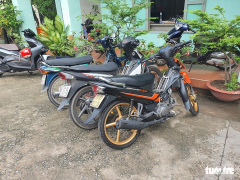 Trên đường đi chơi ma túy tiện tay bẻ khóa xe máy người dân đem bán - Ảnh 3. Trên đường đi chơi ma túy tiện tay bẻ khóa xe máy người dân đem bán - Ảnh 3.