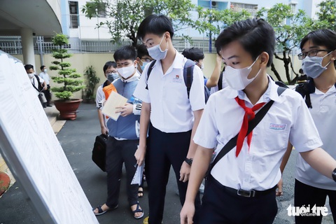 Sáng nay 26-5, hơn 2.600 thí sinh thi vào lớp 10 Trường phổ thông Năng khiếu - Ảnh 2. Sáng nay 26-5, hơn 2.600 thí sinh thi vào lớp 10 Trường phổ thông Năng khiếu - Ảnh 2.
