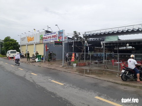 Truy bắt nhóm thanh niên đâm 1 người chết, 1 người bị thương tại quán nhậu - Ảnh 1. Truy bắt nhóm thanh niên đâm 1 người chết, 1 người bị thương tại quán nhậu - Ảnh 1.
