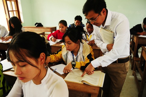 Để không trượt dài trong sự giả dối - Ảnh 1. Để không trượt dài trong sự giả dối - Ảnh 1.