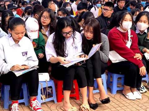 Nhiều đại học tạm dừng nhận hồ sơ xét tuyển trực tiếp tại trường - Ảnh 1. Nhiều đại học tạm dừng nhận hồ sơ xét tuyển trực tiếp tại trường - Ảnh 1.
