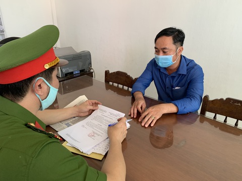 Khởi tố nguyên chủ tịch xã vì kê khống mộ giả, hưởng tiền đền bù dự án - Ảnh 1. Khởi tố nguyên chủ tịch xã vì kê khống mộ giả, hưởng tiền đền bù dự án - Ảnh 1.