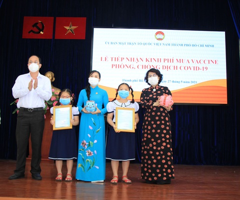 Văn phòng Quốc hội quyên góp 350 triệu đồng ủng hộ phòng, chống COVID-19 - Ảnh 2. Văn phòng Quốc hội quyên góp 350 triệu đồng ủng hộ phòng, chống COVID-19 - Ảnh 2.