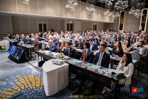 EuroCham đề xuất cho doanh nghiệp nước ngoài được tự tiêm chủng cho nhân viên - Ảnh 1. EuroCham đề xuất cho doanh nghiệp nước ngoài được tự tiêm chủng cho nhân viên - Ảnh 1.