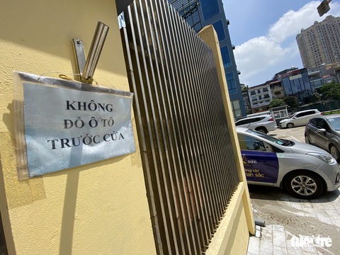Hai sở rút khỏi liên cơ ngàn tỉ: Người làm thủ tục bức xúc, dân sống cạnh kêu trời vì ôtô - Ảnh 3. Hai sở rút khỏi liên cơ ngàn tỉ: Người làm thủ tục bức xúc, dân sống cạnh kêu trời vì ôtô - Ảnh 3.