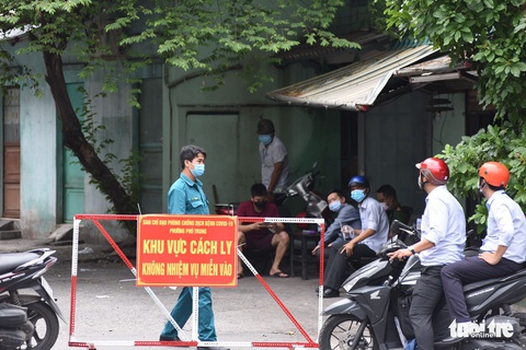 TP.HCM tính toán giãn cách xã hội nơi có nguy cơ cao, tạm dừng hoạt động hớt tóc, gội đầu - Ảnh 3. TP.HCM tính toán giãn cách xã hội nơi có nguy cơ cao, tạm dừng hoạt động hớt tóc, gội đầu - Ảnh 3.