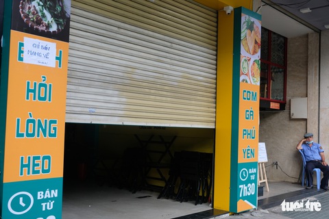 Hàng quán ở Sài Gòn phục vụ những vị khách cuối cùng rồi tạm đóng cửa phòng dịch - Ảnh 5. Hàng quán ở Sài Gòn phục vụ những vị khách cuối cùng rồi tạm đóng cửa phòng dịch - Ảnh 5.