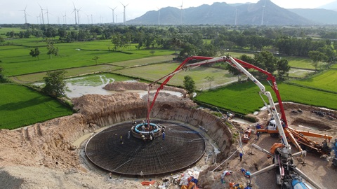 Hàng trăm triệu USD rót vào dự án năng lượng tái tạo quy mô lớn ở Việt Nam - Ảnh 1. Hàng trăm triệu USD rót vào dự án năng lượng tái tạo quy mô lớn ở Việt Nam - Ảnh 1.