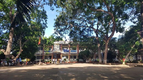 Sân trường kỷ niệm - Kỳ 2: Nhớ lắm, ngôi trường đất miệt bưng biền - Ảnh 2. Sân trường kỷ niệm - Kỳ 2: Nhớ lắm, ngôi trường đất miệt bưng biền - Ảnh 2.