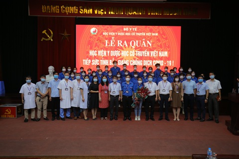 100 giảng viên, sinh viên trường y lên đường chi viện Bắc Giang, Bắc Ninh dập dịch - Ảnh 2. 100 giảng viên, sinh viên trường y lên đường chi viện Bắc Giang, Bắc Ninh dập dịch - Ảnh 2.