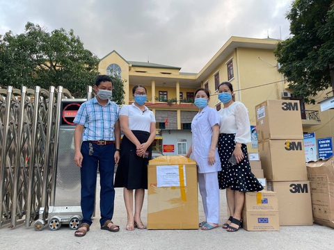 Cựu học sinh Bắc Giang ủng hộ tuyến đầu chống dịch COVID-19 hơn 2 tỉ đồng - Ảnh 1. Cựu học sinh Bắc Giang ủng hộ tuyến đầu chống dịch COVID-19 hơn 2 tỉ đồng - Ảnh 1.