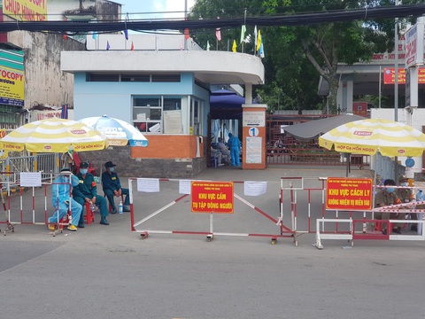 Bệnh viện quận Tân Phú tạm ngưng nhận bệnh vì 3 ca nghi nhiễm COVID-19 - Ảnh 1. Bệnh viện quận Tân Phú tạm ngưng nhận bệnh vì 3 ca nghi nhiễm COVID-19 - Ảnh 1.