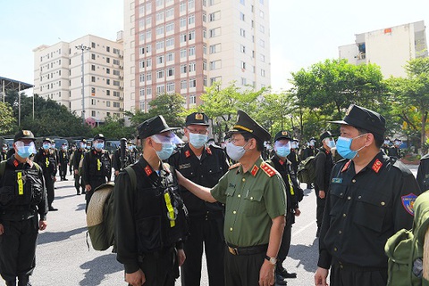 Bộ Công an chi viện 400 chiến sĩ, học viên cho Bắc Ninh phòng chống dịch COVID-19 - Ảnh 1. Bộ Công an chi viện 400 chiến sĩ, học viên cho Bắc Ninh phòng chống dịch COVID-19 - Ảnh 1.