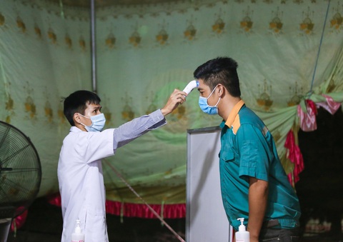 Trắng đêm ở chốt kiểm dịch cửa ngõ phía bắc Thừa Thiên Huế - Ảnh 4. Trắng đêm ở chốt kiểm dịch cửa ngõ phía bắc Thừa Thiên Huế - Ảnh 4.