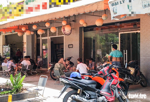 Ngừng hàng quán bán tại chỗ, cắt tóc: Vẫn còn nhiều chỗ vô tư đi - Ảnh 1. Ngừng hàng quán bán tại chỗ, cắt tóc: Vẫn còn nhiều chỗ vô tư đi - Ảnh 1.