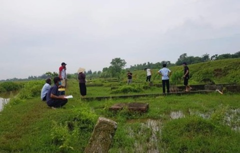 Hàng trăm ngôi mộ tại Thái Bình bỗng dưng bị khoan lỗ - Ảnh 1. Hàng trăm ngôi mộ tại Thái Bình bỗng dưng bị khoan lỗ - Ảnh 1.