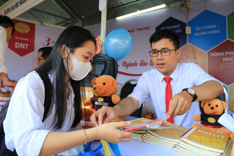 Rộng cửa vào đại học bằng chứng chỉ ngoại ngữ quốc tế - Ảnh 1. Rộng cửa vào đại học bằng chứng chỉ ngoại ngữ quốc tế - Ảnh 1.