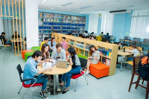 Rộng cửa vào đại học bằng chứng chỉ ngoại ngữ quốc tế - Ảnh 4. Rộng cửa vào đại học bằng chứng chỉ ngoại ngữ quốc tế - Ảnh 4.