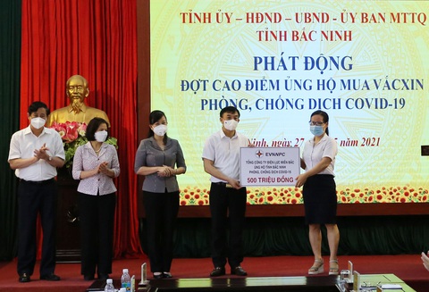 EVNNPC ủng hộ 1 tỉ đồng cùng Bắc Giang, Bắc Ninh phòng chống COVID-19 - Ảnh 2. EVNNPC ủng hộ 1 tỉ đồng cùng Bắc Giang, Bắc Ninh phòng chống COVID-19 - Ảnh 2.