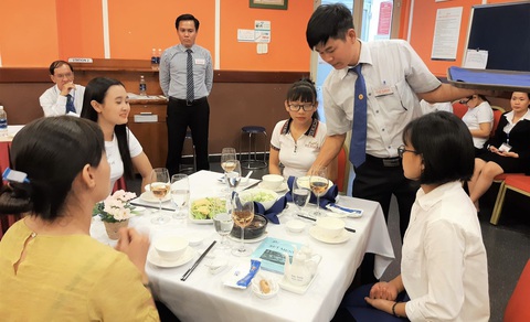 Tiến sĩ phải học kỹ năng nghề: Tổng cục Giáo dục nghề nghiệp nói gì? - Ảnh 1. Tiến sĩ phải học kỹ năng nghề: Tổng cục Giáo dục nghề nghiệp nói gì? - Ảnh 1.