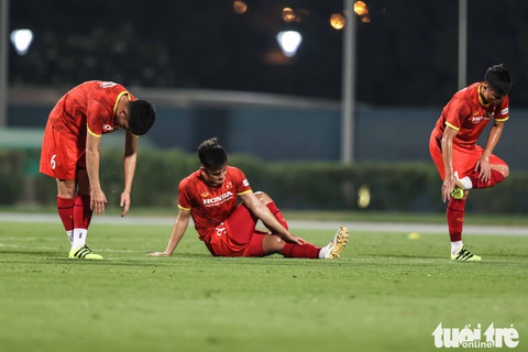 Tuyển Việt Nam mướt mồ hôi sau bài tập thể lực cường độ cao của ông Park - Ảnh 9. Tuyển Việt Nam mướt mồ hôi sau bài tập thể lực cường độ cao của ông Park - Ảnh 9.