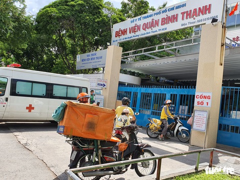 Bệnh viện quận Bình Thạnh tạm ngưng nhận bệnh vì 3 ca nghi COVID-19 đến khám - Ảnh 2. Bệnh viện quận Bình Thạnh tạm ngưng nhận bệnh vì 3 ca nghi COVID-19 đến khám - Ảnh 2.