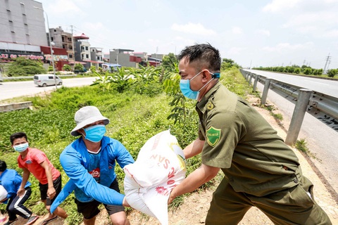 COVID-19 ngày 29-5: Bình Định tìm hành khách đi trên chuyến bay VJ437 từ Nội Bài về sân bay Phù Cát - Ảnh 2. COVID-19 ngày 29-5: Bình Định tìm hành khách đi trên chuyến bay VJ437 từ Nội Bài về sân bay Phù Cát - Ảnh 2.