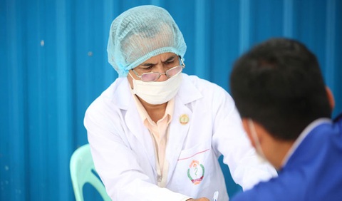 COVID-19 tiếp tục nóng tại Thái Lan và Campuchia - Ảnh 1. COVID-19 tiếp tục nóng tại Thái Lan và Campuchia - Ảnh 1.