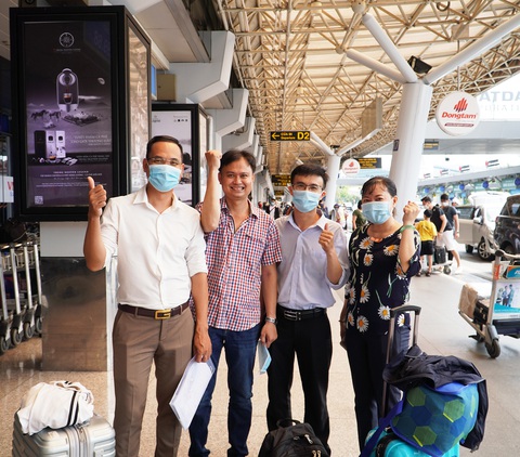 Bệnh viện Chợ Rẫy cử 4 chuyên gia sang hỗ trợ Lào chống dịch COVID-19 - Ảnh 2. Bệnh viện Chợ Rẫy cử 4 chuyên gia sang hỗ trợ Lào chống dịch COVID-19 - Ảnh 2.