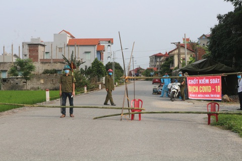 Hà Nam khởi tố vụ án làm lây lan dịch COVID-19, cảnh cáo 3 cán bộ - Ảnh 1. Hà Nam khởi tố vụ án làm lây lan dịch COVID-19, cảnh cáo 3 cán bộ - Ảnh 1.