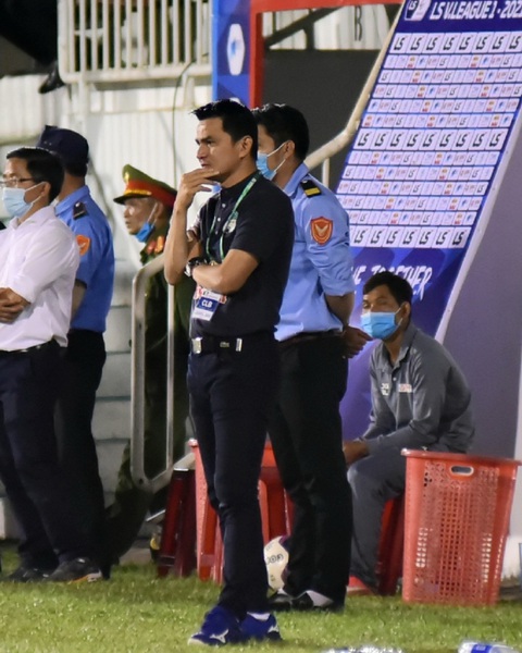 Vòng 12 V-League 2021: Lại bệnh chủ quan - Ảnh 1. Vòng 12 V-League 2021: Lại bệnh chủ quan - Ảnh 1.
