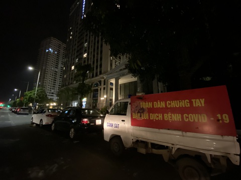 46 người nhập cảnh trái phép ở Hà Nội được phát hiện trong đêm là người Trung Quốc - Ảnh 5. 46 người nhập cảnh trái phép ở Hà Nội được phát hiện trong đêm là người Trung Quốc - Ảnh 5.
