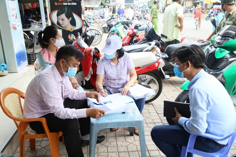 Bà Rịa - Vũng Tàu: Đi từng điểm công cộng xử phạt người không đeo khẩu trang - Ảnh 6. Bà Rịa - Vũng Tàu: Đi từng điểm công cộng xử phạt người không đeo khẩu trang - Ảnh 6.