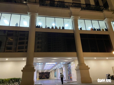 Kiểm tra chung cư Hà Nội trong đêm, phát hiện hàng chục người nhập cảnh trái phép - Ảnh 2. Kiểm tra chung cư Hà Nội trong đêm, phát hiện hàng chục người nhập cảnh trái phép - Ảnh 2.