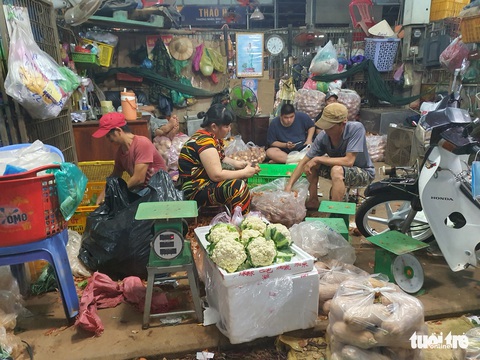 Đón 20.000 người khắp tỉnh thành mỗi ngày, nguy cơ lây dịch chợ Bình Điền rất cao - Ảnh 2. Đón 20.000 người khắp tỉnh thành mỗi ngày, nguy cơ lây dịch chợ Bình Điền rất cao - Ảnh 2.