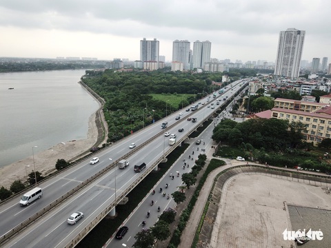Ngày nghỉ lễ cuối cùng, cửa ngõ Hà Nội vắng hơn cả ngày thường - Ảnh 1. Ngày nghỉ lễ cuối cùng, cửa ngõ Hà Nội vắng hơn cả ngày thường - Ảnh 1.