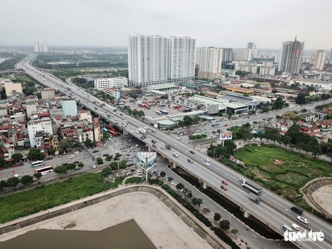 Ngày nghỉ lễ cuối cùng, cửa ngõ Hà Nội vắng hơn cả ngày thường - Ảnh 3. Ngày nghỉ lễ cuối cùng, cửa ngõ Hà Nội vắng hơn cả ngày thường - Ảnh 3.