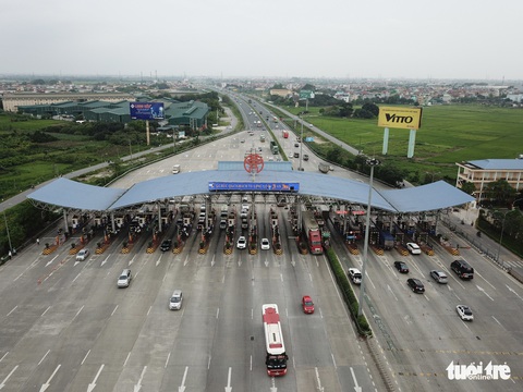 Ngày nghỉ lễ cuối cùng, cửa ngõ Hà Nội vắng hơn cả ngày thường - Ảnh 4. Ngày nghỉ lễ cuối cùng, cửa ngõ Hà Nội vắng hơn cả ngày thường - Ảnh 4.