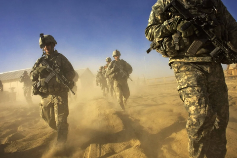 Mỹ gặp nguy vì chần chừ rời Afghanistan - Ảnh 1. Mỹ gặp nguy vì chần chừ rời Afghanistan - Ảnh 1.
