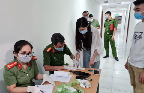46 người nhập cảnh trái phép ở Hà Nội được phát hiện trong đêm là người Trung Quốc - Ảnh 4. 46 người nhập cảnh trái phép ở Hà Nội được phát hiện trong đêm là người Trung Quốc - Ảnh 4.