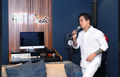 Hoàng Quyên thành nàng Eva, Quang Trung hát livestream mùa dịch đạt nửa triệu lượt xem - Ảnh 7. Hoàng Quyên thành nàng Eva, Quang Trung hát livestream mùa dịch đạt nửa triệu lượt xem - Ảnh 7.
