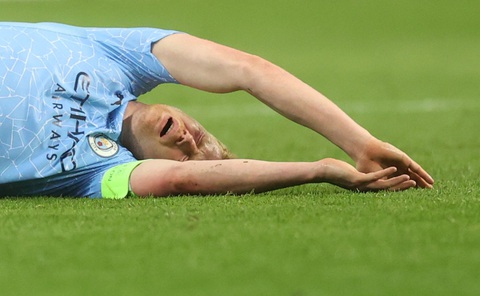 De Bruyne khóc nức nở khi phải rời sân vì chấn thương trong trận chung kết - Ảnh 1. De Bruyne khóc nức nở khi phải rời sân vì chấn thương trong trận chung kết - Ảnh 1.